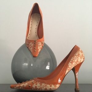 7.5 BCBGirls pumps